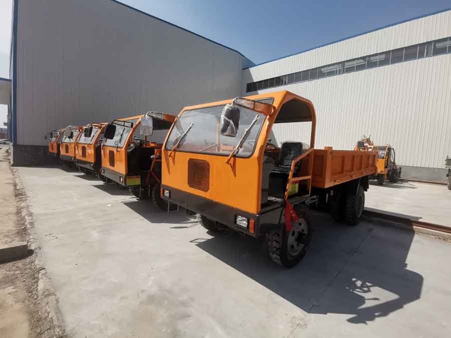 隨車(chē)挖運(yùn)輸車(chē)