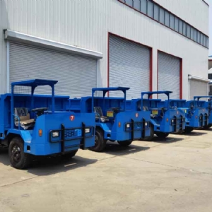 隨車(chē)挖運(yùn)輸車(chē)